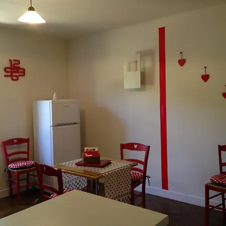 Appartments Rue Sylvia Montfort *
